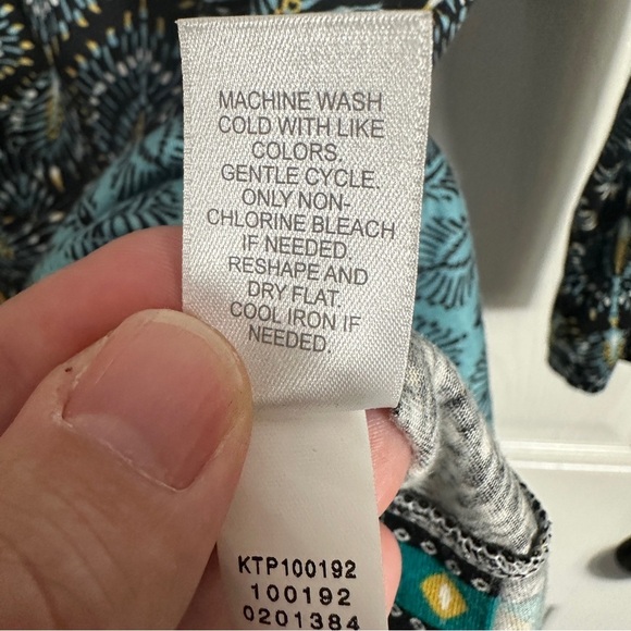 J. Jill size M Petite tunic, peacock pattern, rayon/tencel, stretch, office - Picture 8 of 10